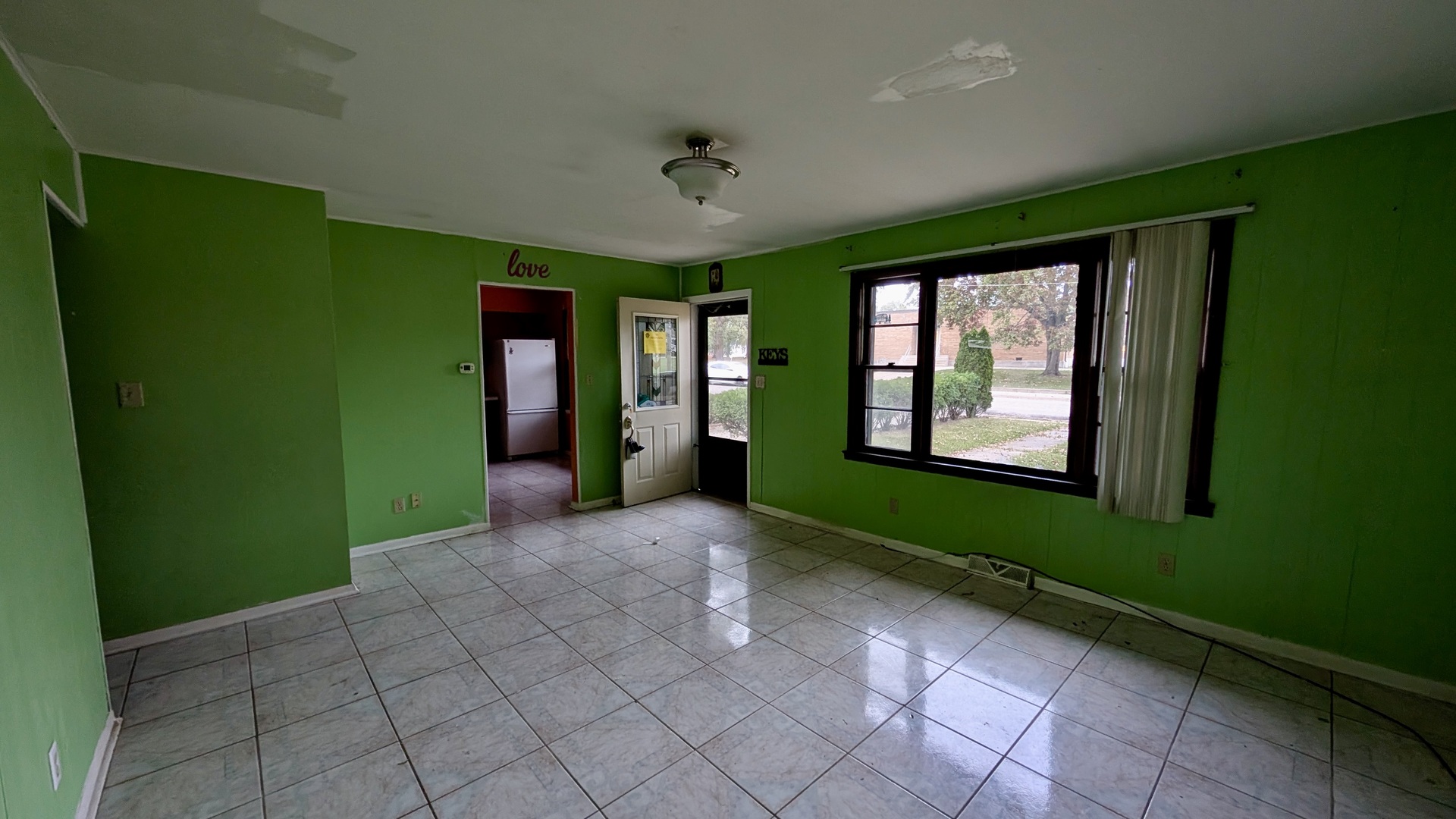 639 Wood Court Kankakee, IL 60901 - Photo 7 of 43 a view of an entryway of a house