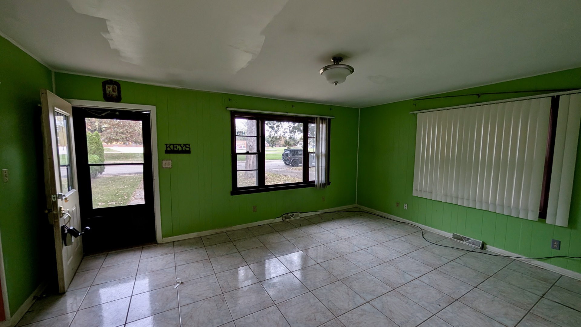 639 Wood Court Kankakee, IL 60901 - Photo 8 of 43 an empty room with windows