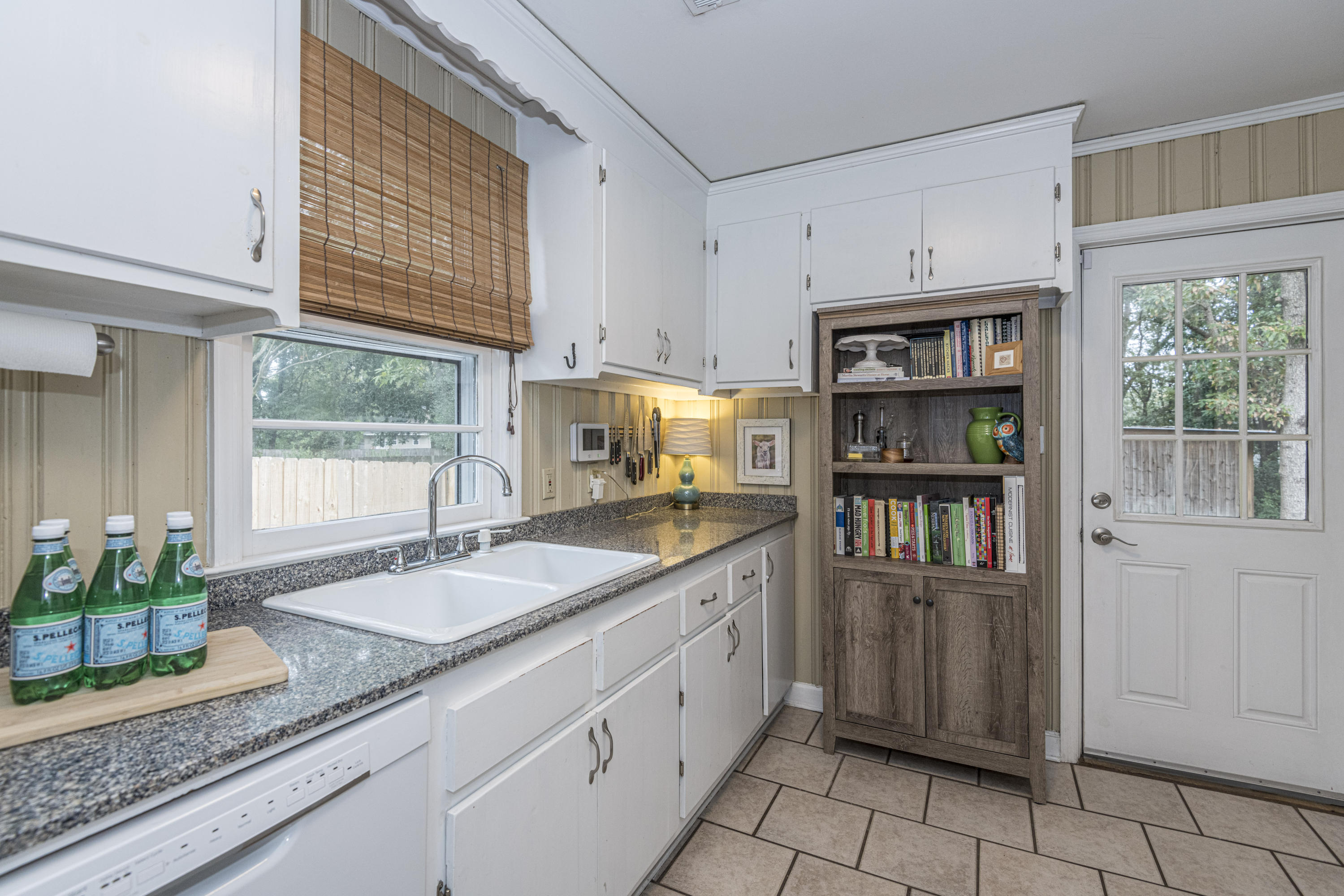 1212 Gilmore Road Charleston, SC 29407 - Photo 8 of 36 Kitchen with access to deck