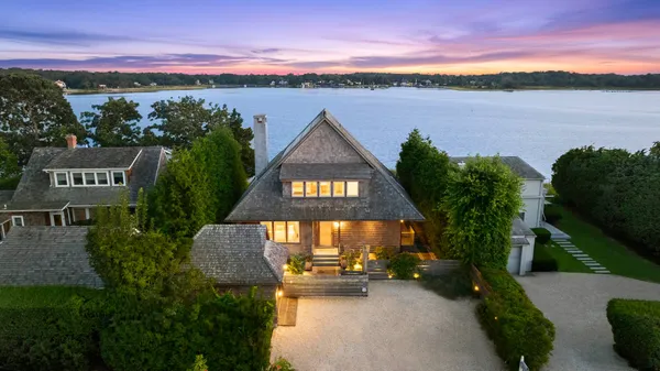 $3,825,000 | 210 Towd Point Road, Southampton, NY 11968