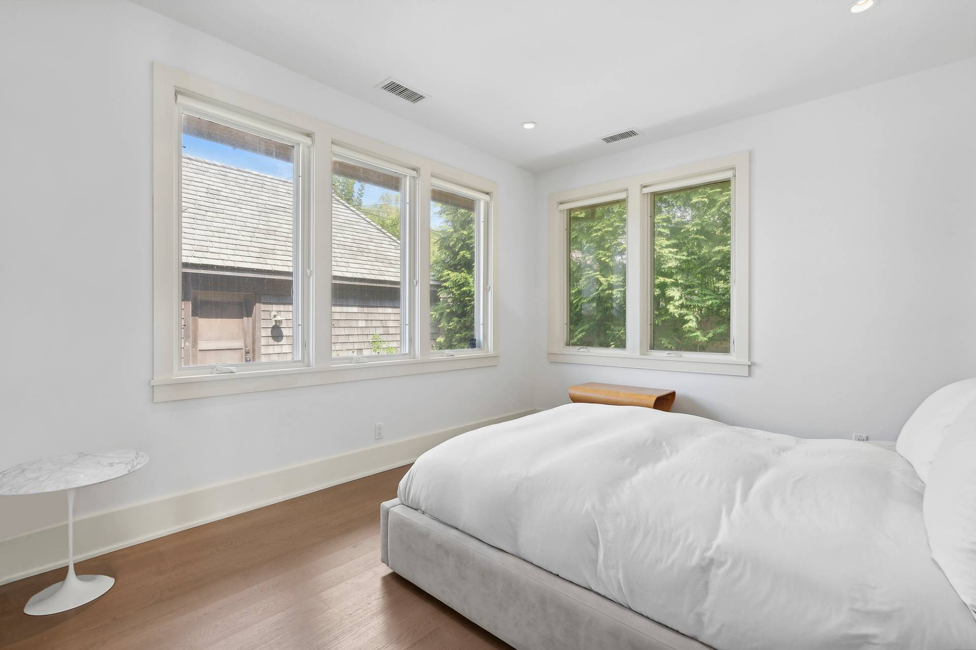 210 Towd Point Road Southampton, NY 11968 - Photo 13 of 21 a bedroom with a bed and a window