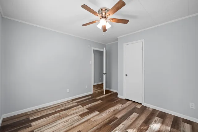 a view of room with a ceiling fan