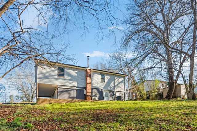 a view of yard with green space