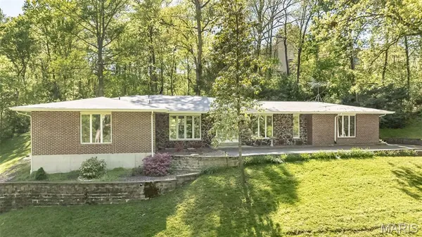 $575,000 | 4200 Wincliff Drive, St. Charles, MO 63304