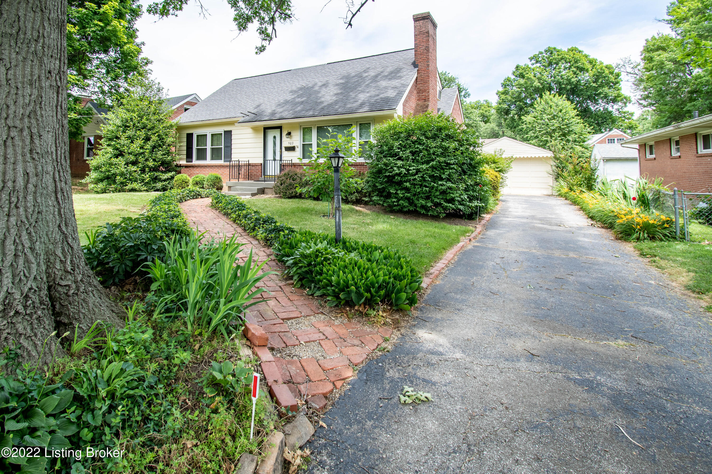 903 Perryman Road Louisville, KY 40207 - Photo 4 of 46 000_6996-HDR