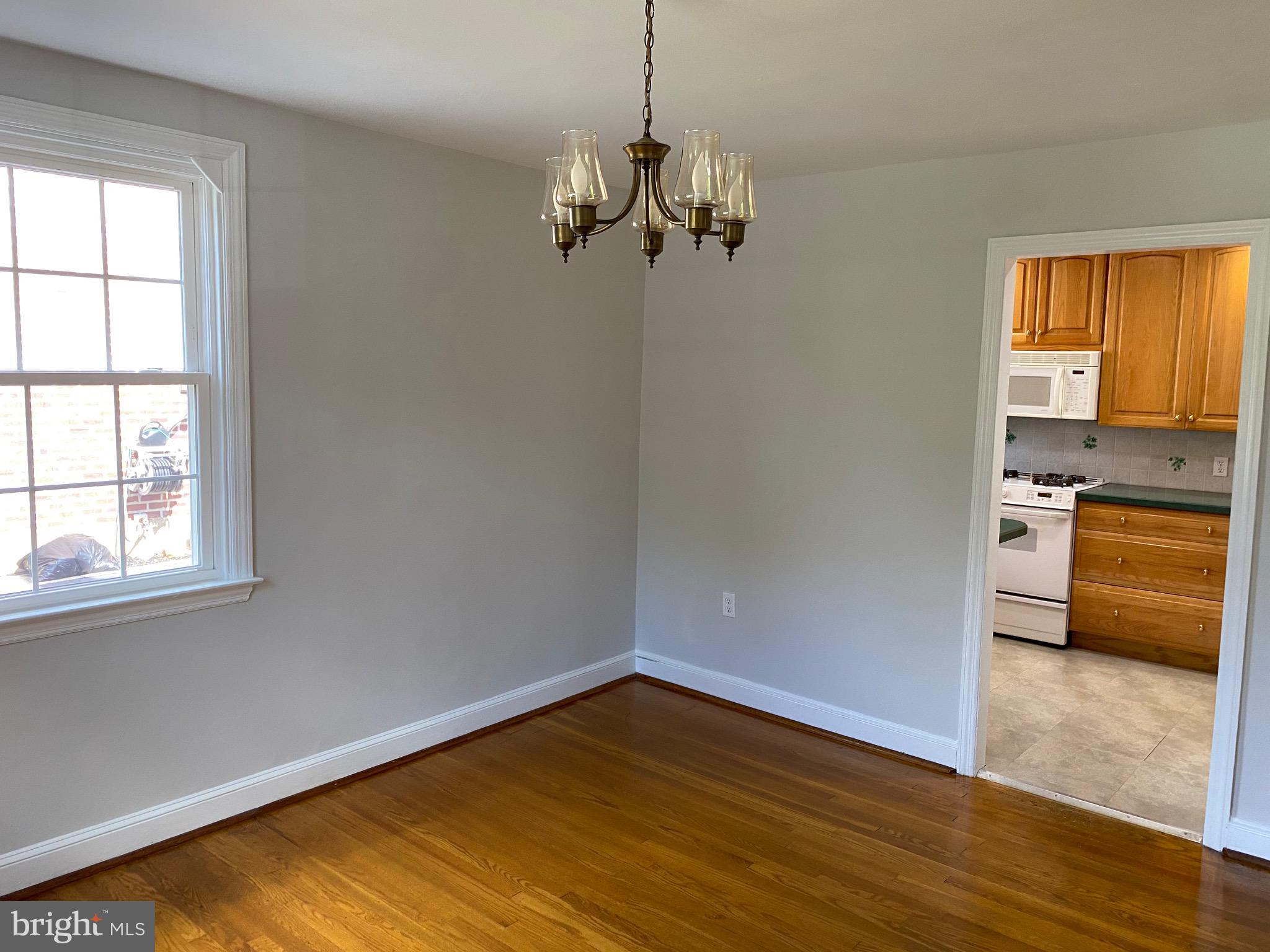 121 Barbara Drive Springfield, PA 19064 - Photo 11 of 36 Dining Room into kitchen