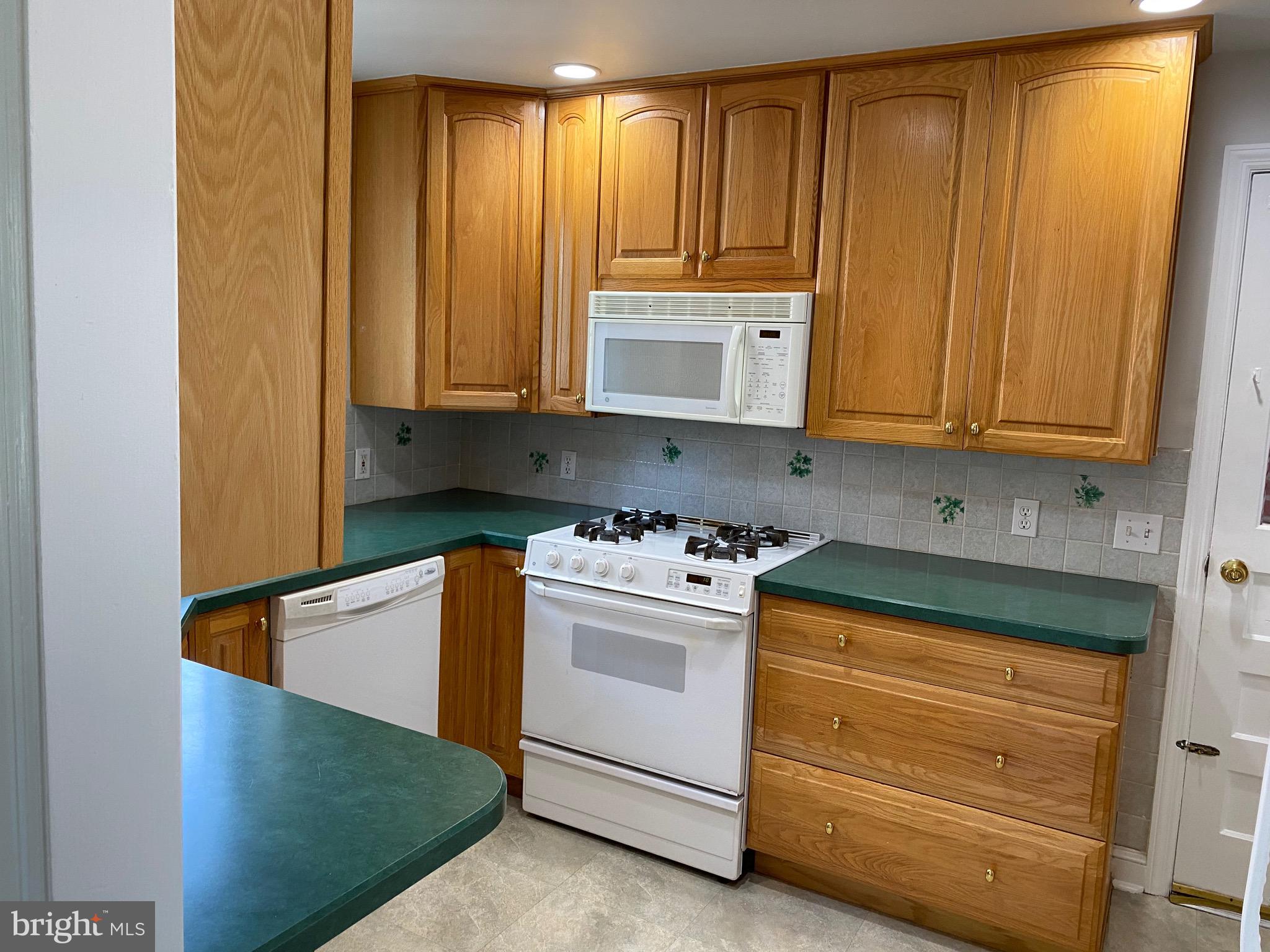 121 Barbara Drive Springfield, PA 19064 - Photo 12 of 36 Kitchen