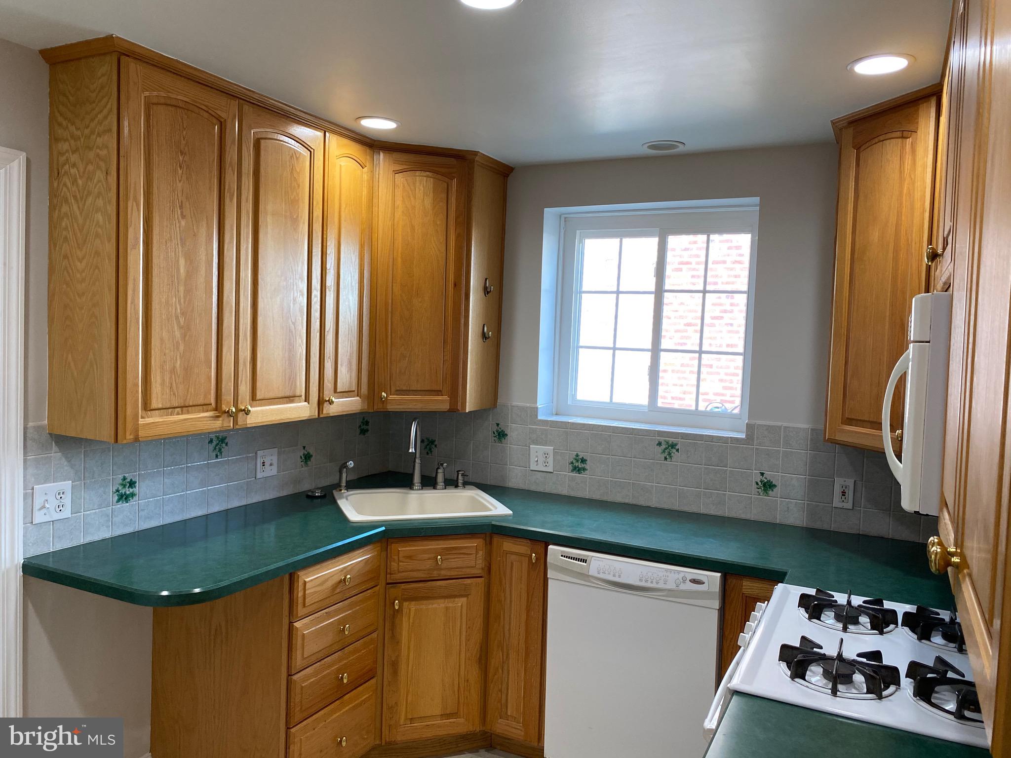 121 Barbara Drive Springfield, PA 19064 - Photo 13 of 36 Kitchen