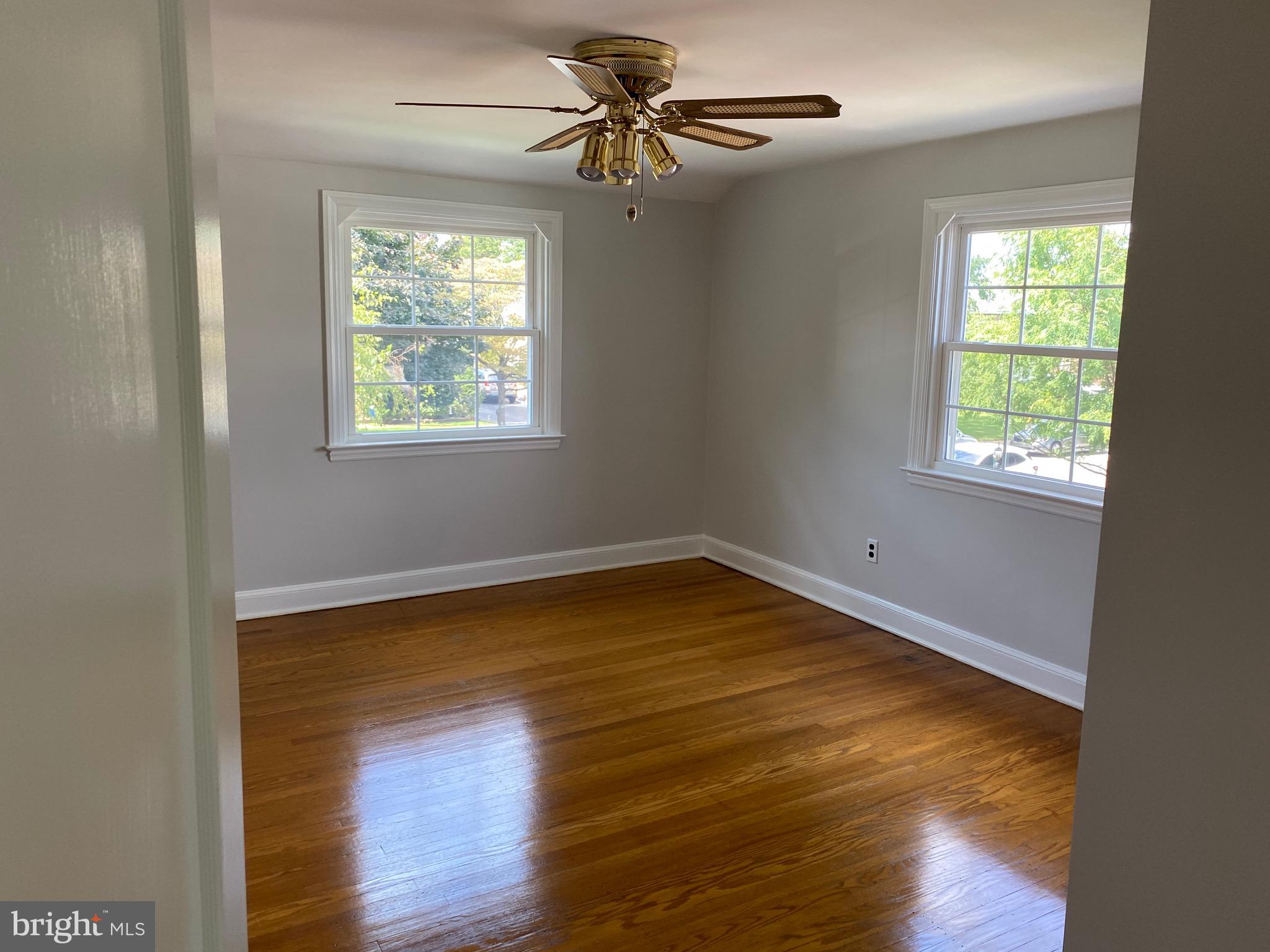 121 Barbara Drive Springfield, PA 19064 - Photo 17 of 36 Master bedroom