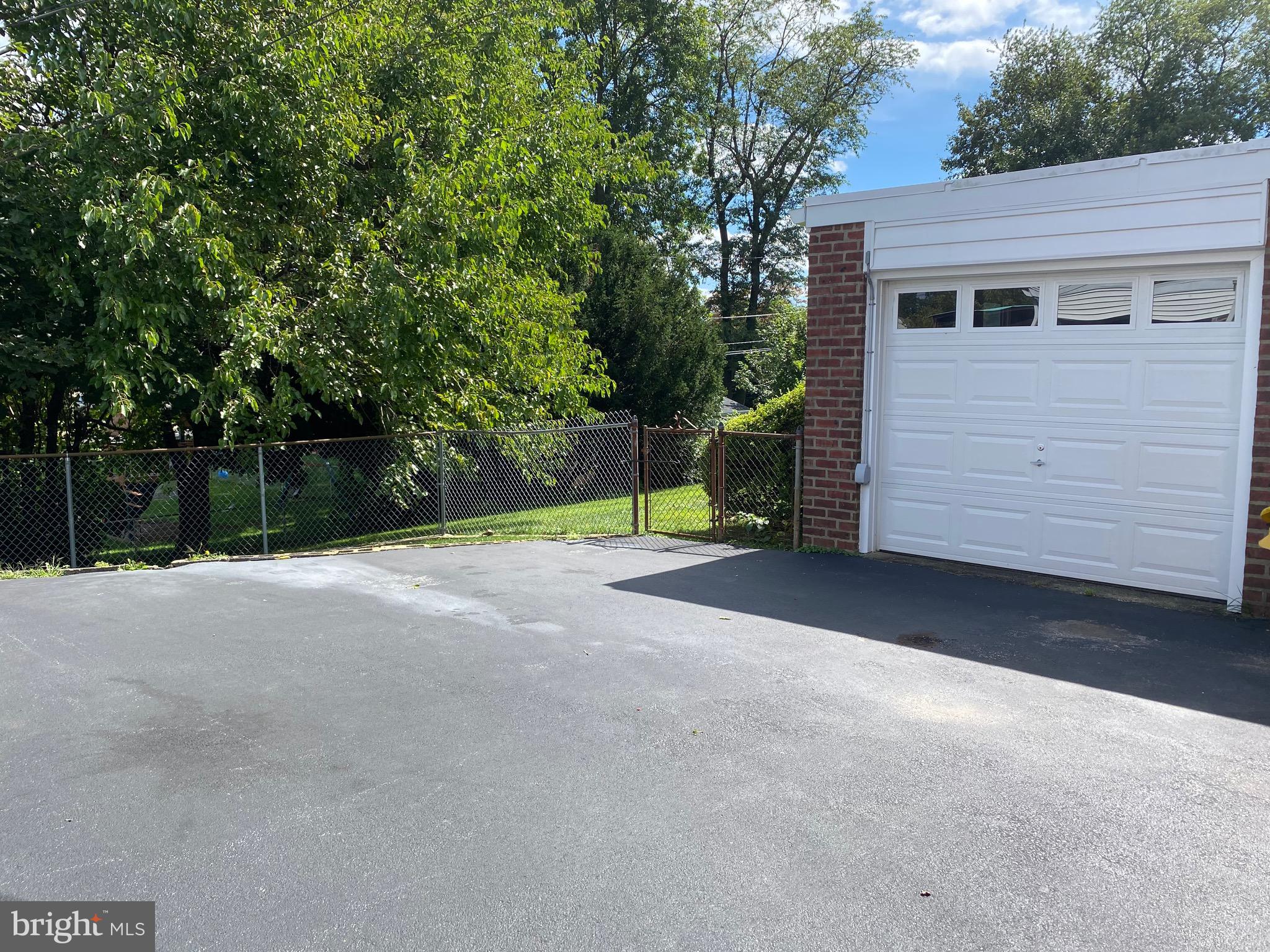 121 Barbara Drive Springfield, PA 19064 - Photo 32 of 36 Garage and driveway