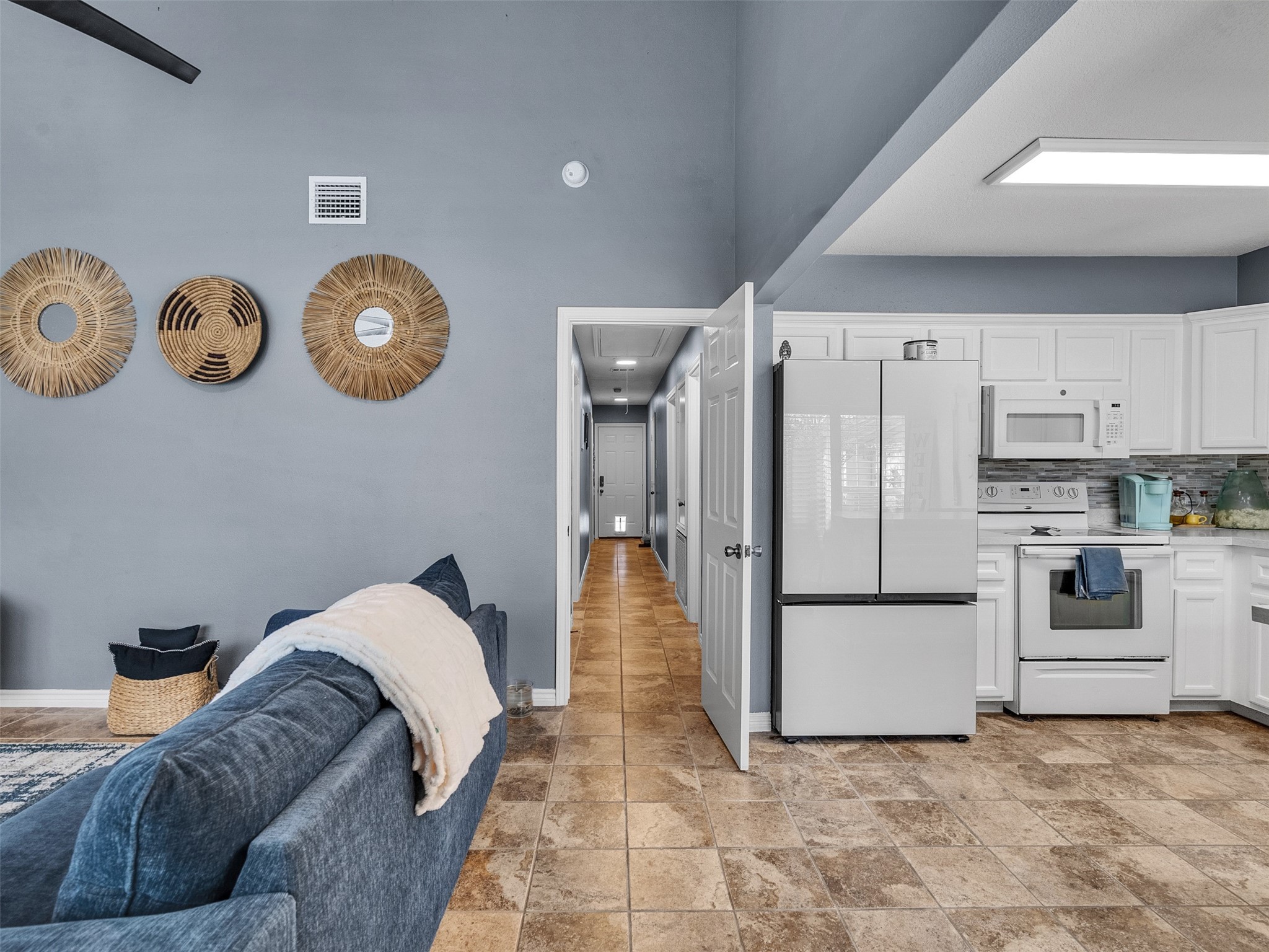10109 Schaper Road Galveston, TX 77554 - Photo 2 of 33 a view of a kitchen