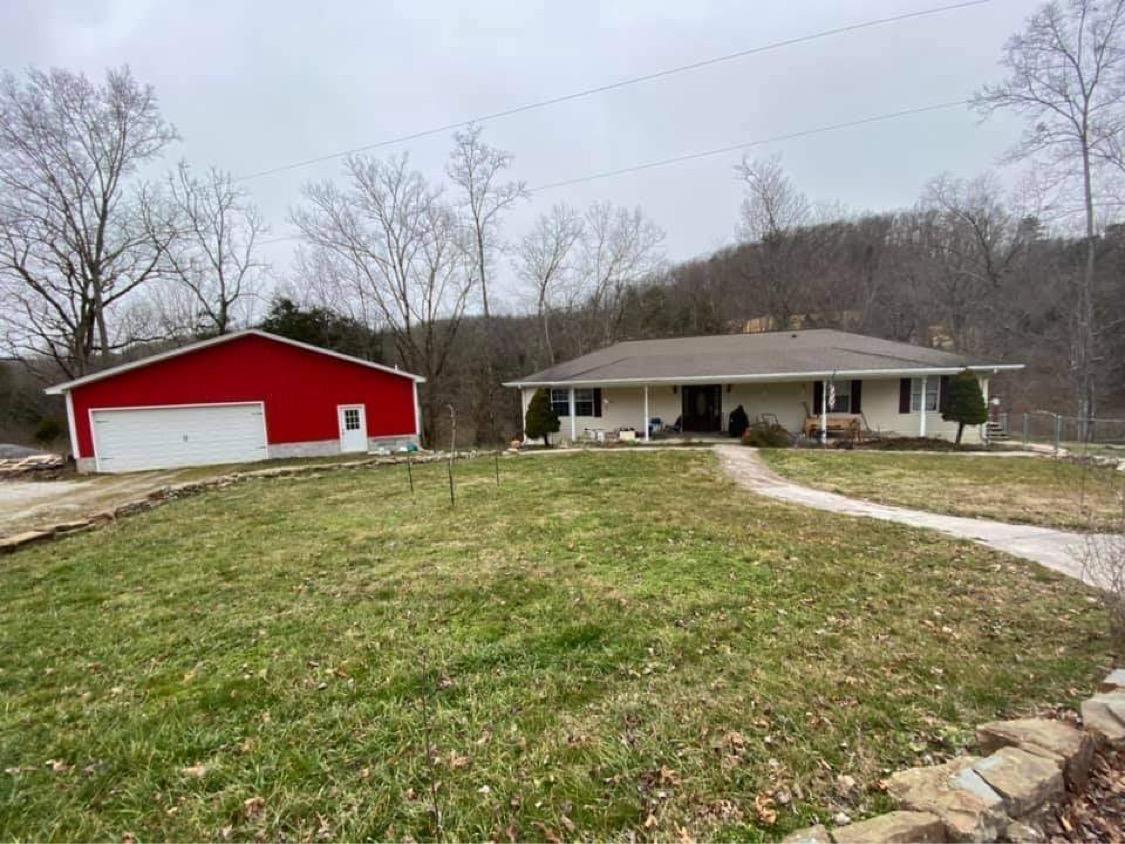 424 Blue Springs Road Speedwell, TN 37870 - Photo 2 of 20 EAC069C9-A5A9-46AE-BF08-48E891244441