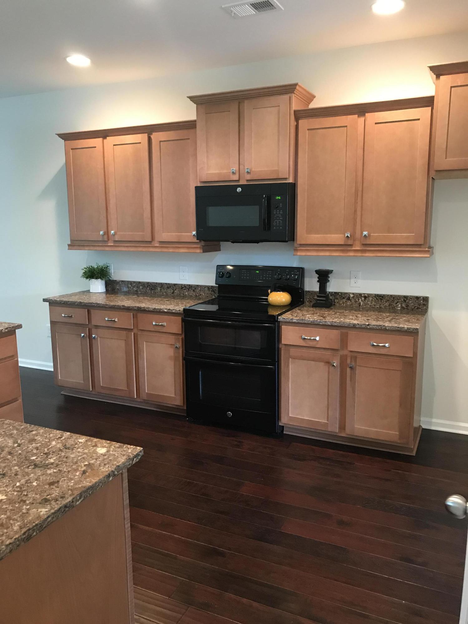 152 Alpine Road Summerville, SC 29485 - Photo 4 of 24 Edisto Kitchen2