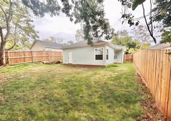 $1,595 | 523 East Hanna Street, Denison, TX 75021