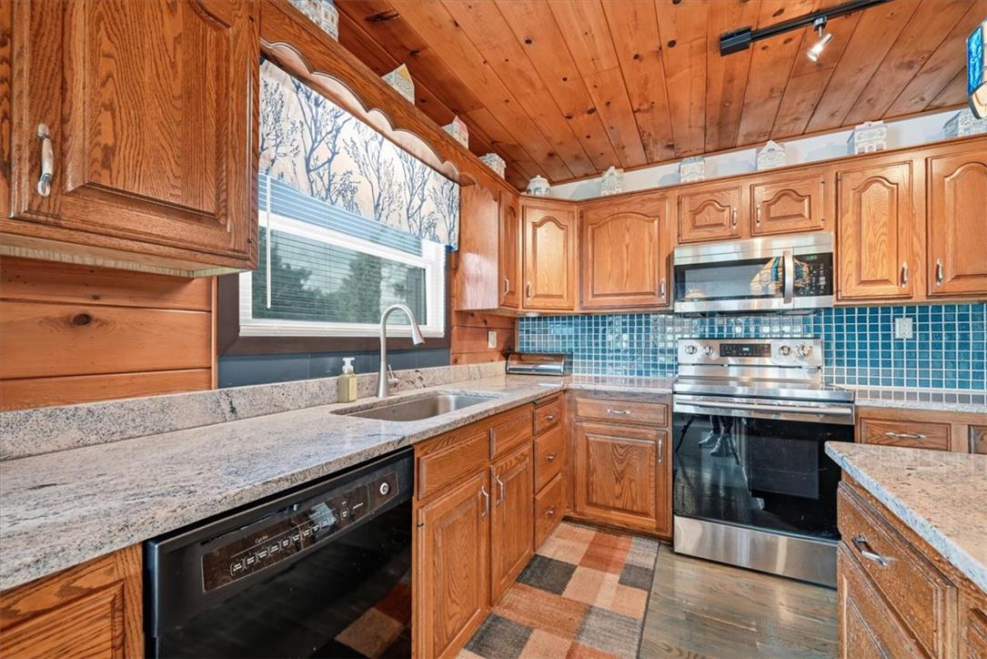 8751 Pleasant View Road Bangor, PA 18013 - Photo 16 of 68