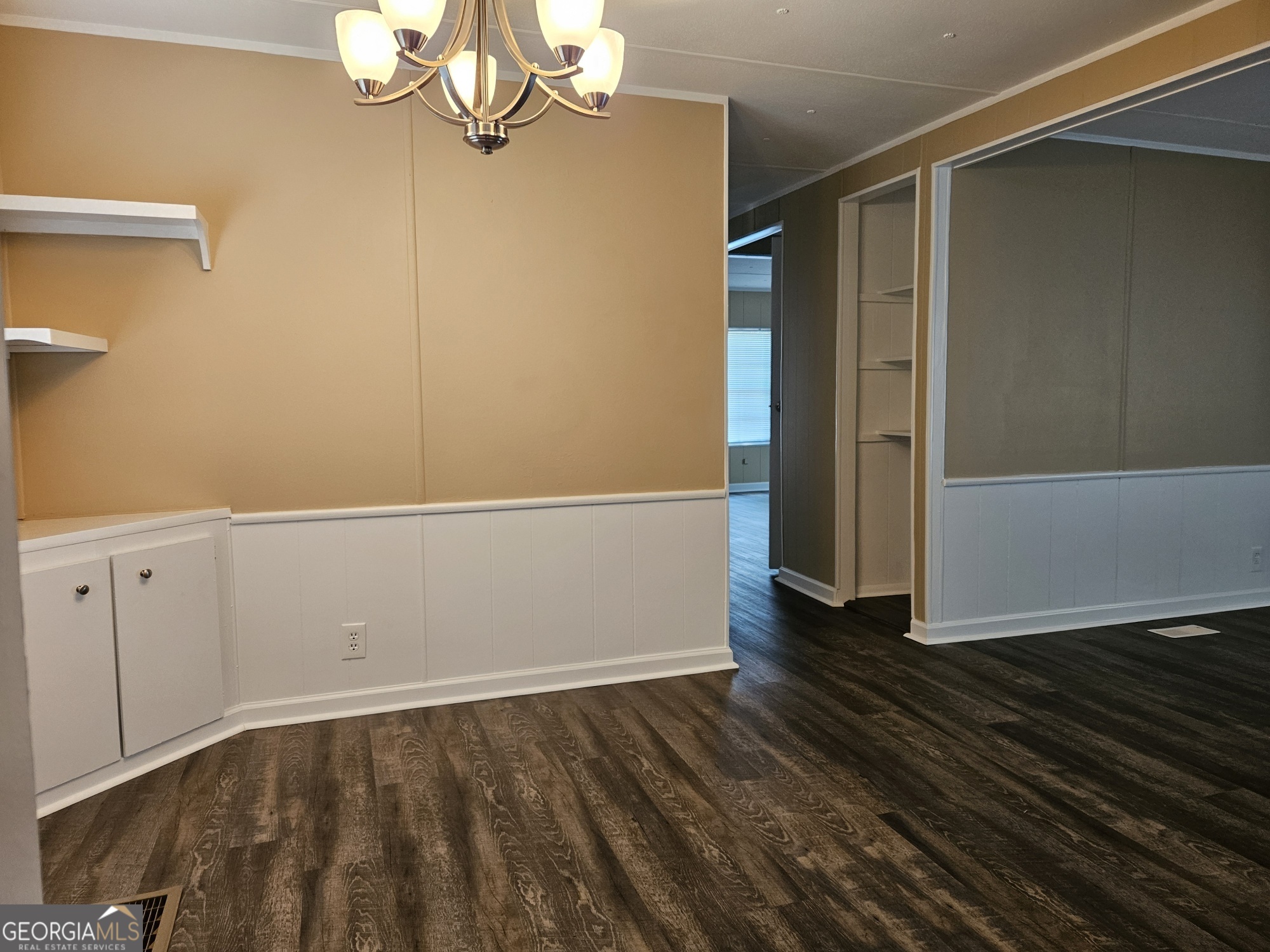 647 Buck Creek Road Sylvania, GA 30467 - Photo 11 of 16 a view of a small space