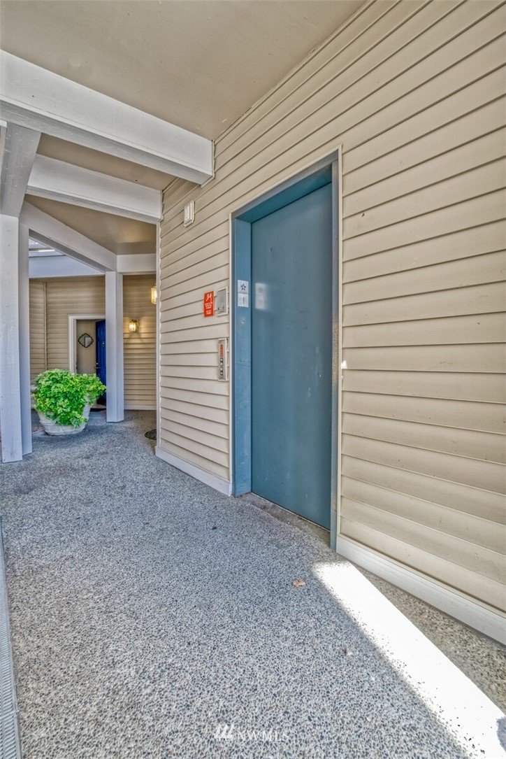 23908 Bothell Everett Highway, Unit A103 Bothell, WA 98021 - Photo 18 of 20 a view of entryway of house