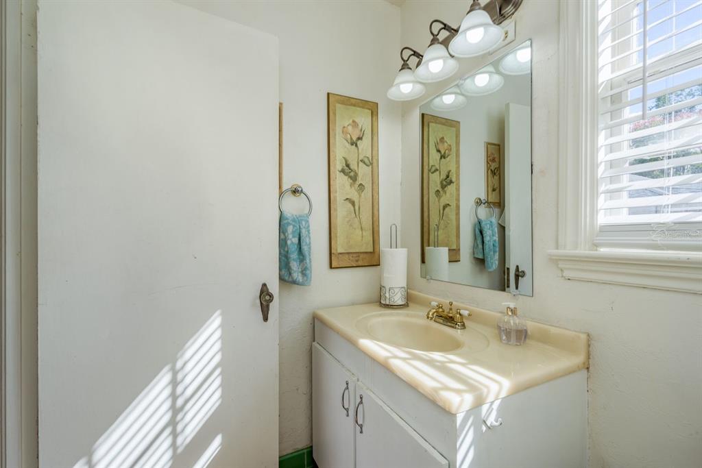 1111 West Line Street Leesburg, FL 34748 - Photo 23 of 77 a bathroom with a sink and a mirror