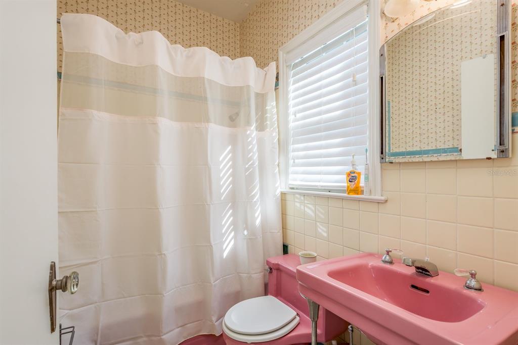 1111 West Line Street Leesburg, FL 34748 - Photo 40 of 77 a bathroom with a sink toilet and shower