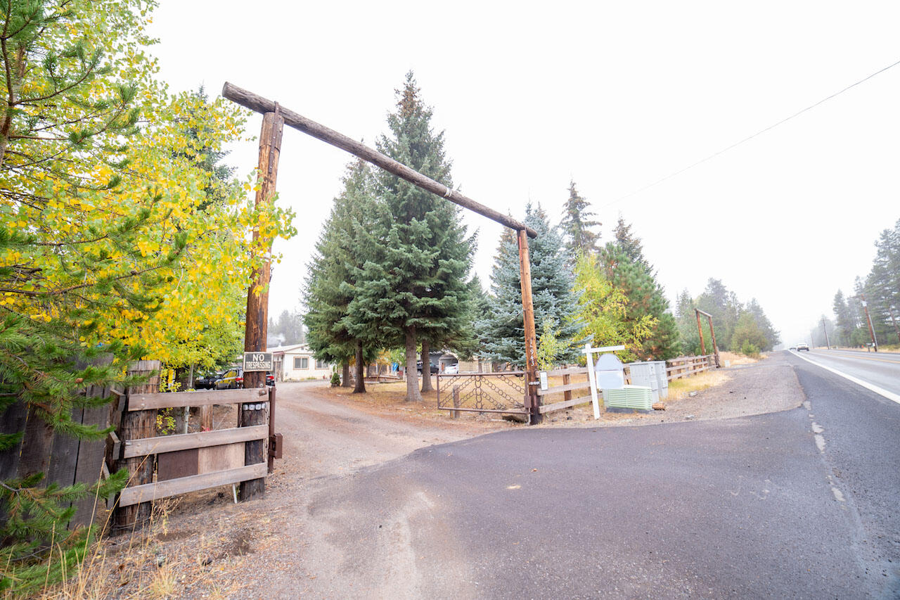 15943 Burgess Road La Pine, OR 97739 - Photo 6 of 31 Front of Property