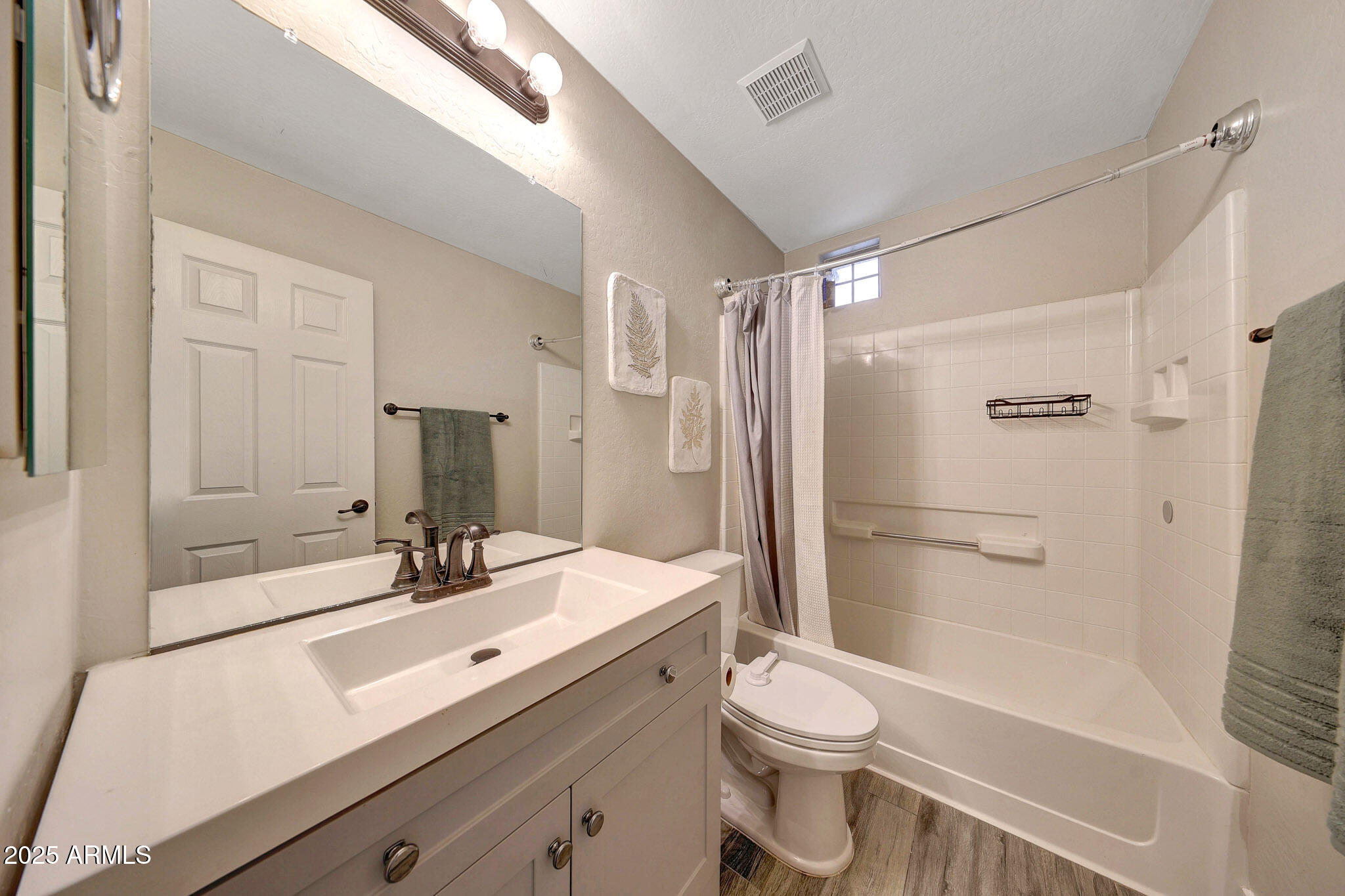 2630 West Florentine Road Phoenix, AZ 85086 - Photo 12 of 16 Guest Bath