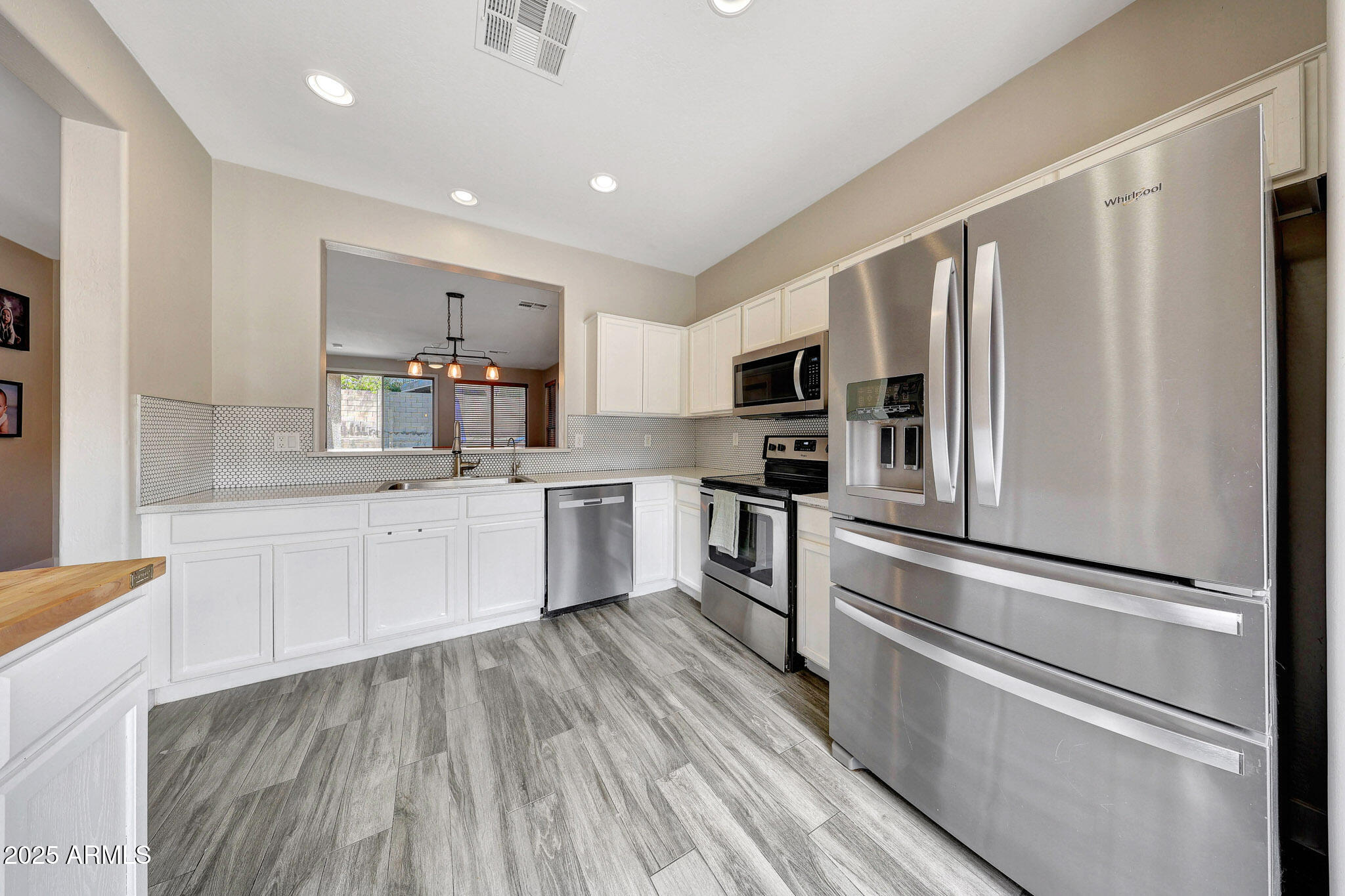 2630 West Florentine Road Phoenix, AZ 85086 - Photo 5 of 16 SS Appliances