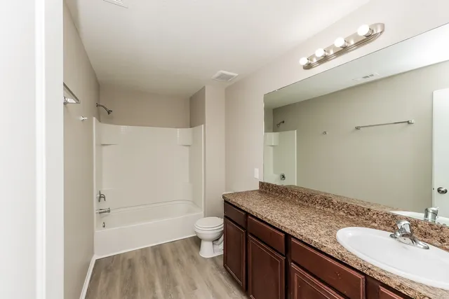 $2,115 | 5914 Golden Cove Road, Cove, TX 77523