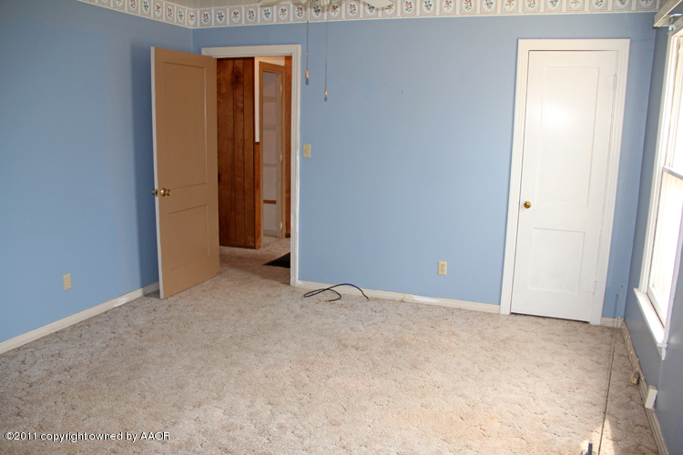 4303 South Lipscomb Street Amarillo, TX 79110 - Photo 13 of 35 an empty room with closet