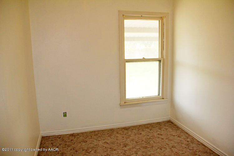 4303 South Lipscomb Street Amarillo, TX 79110 - Photo 22 of 35 an empty room with a window