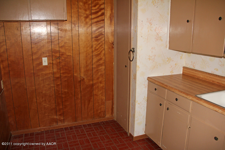 4303 South Lipscomb Street Amarillo, TX 79110 - Photo 28 of 35 a bathroom with a shower and a sink
