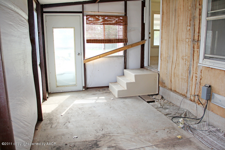 4303 South Lipscomb Street Amarillo, TX 79110 - Photo 29 of 35 a view of an empty room and a window
