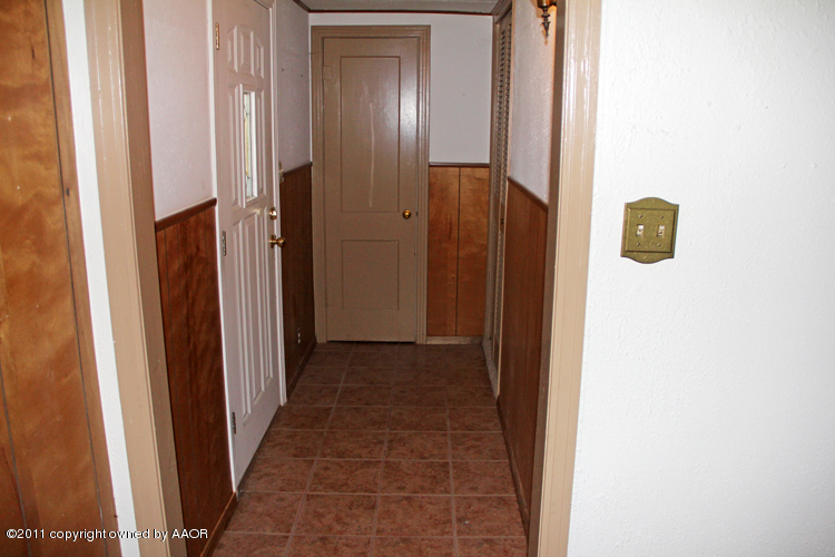 4303 South Lipscomb Street Amarillo, TX 79110 - Photo 4 of 35 a view of a hallway