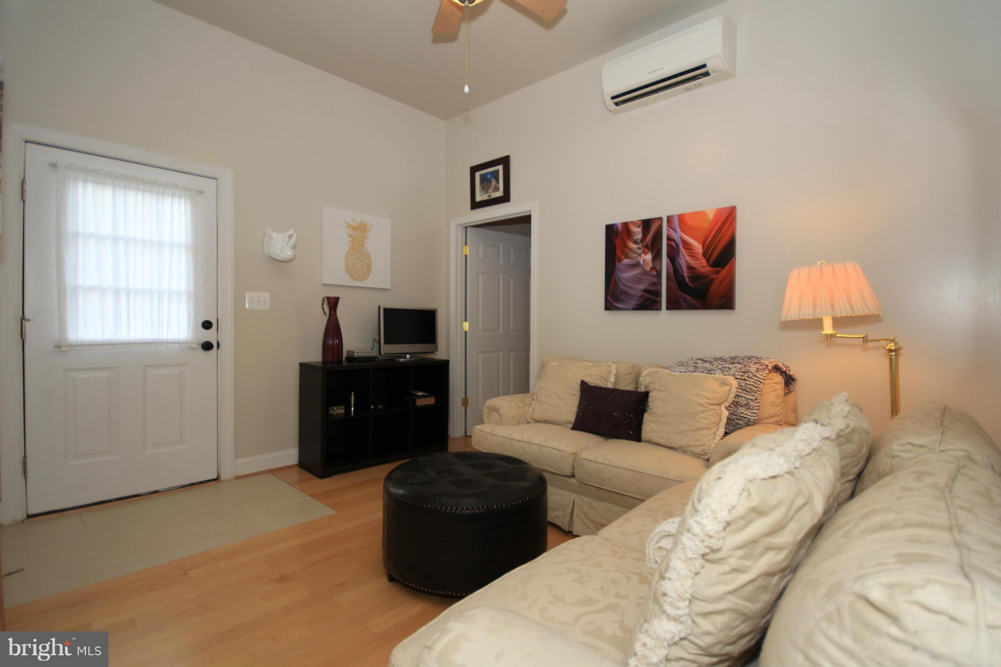 16333 Hamilton Station Road Waterford, VA 20197 - Photo 23 of 30 Carriage House Living Room