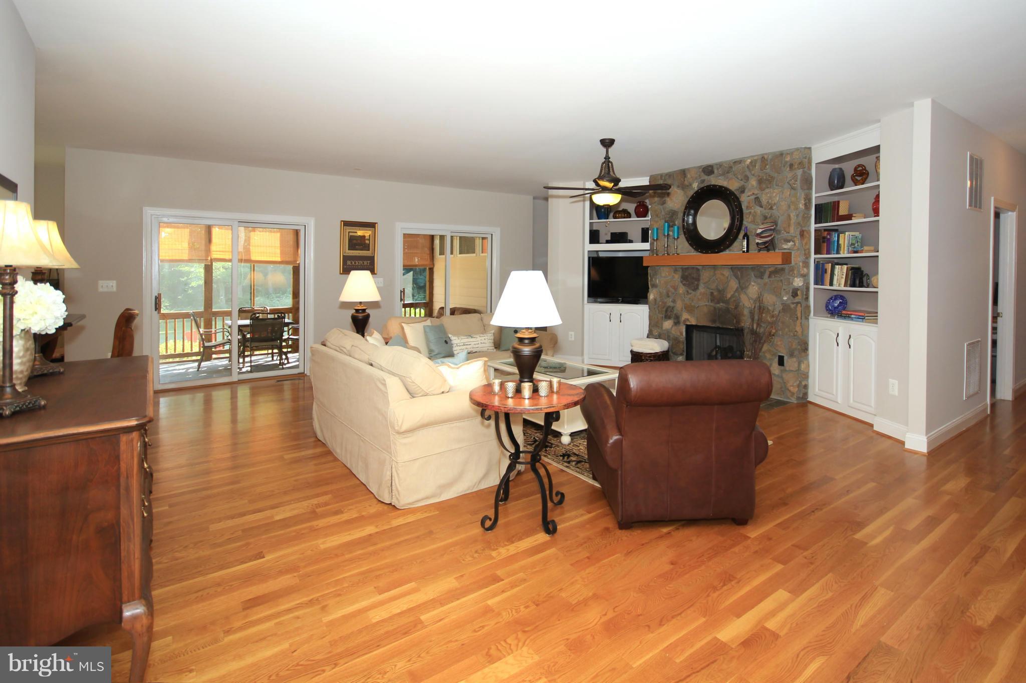 16333 Hamilton Station Road Waterford, VA 20197 - Photo 9 of 30 Family Room