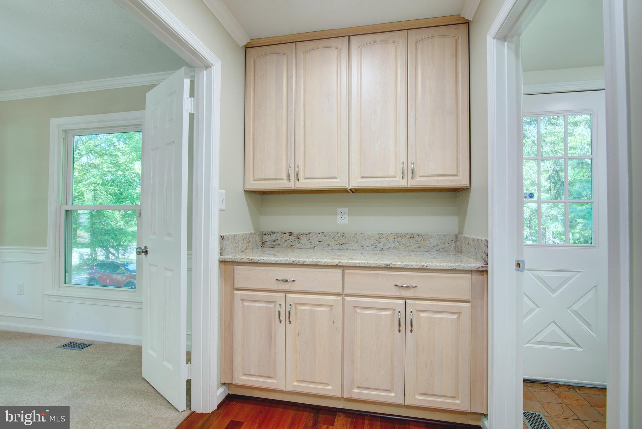 44 Carrollton Road Sterling, VA 20165 - Photo 28 of 68 Butlers pantry