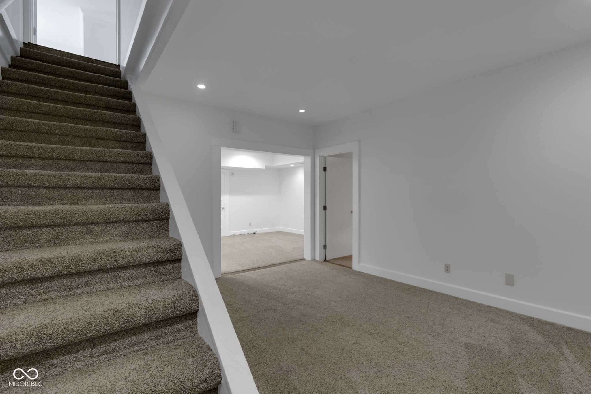 11178 Ditch Road Carmel, IN 46032 - Photo 37 of 97