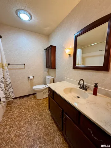 $259,900 | 264 Sunnyview Avenue, Knoxville, IL 61448