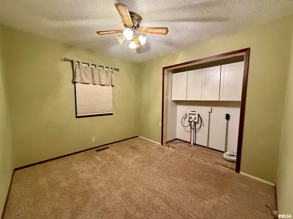 $235,000 | 264 Sunnyview Avenue, Knoxville, IL 61448