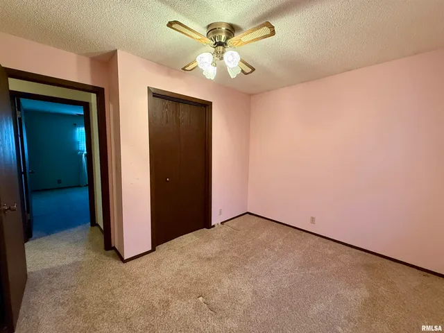 $259,900 | 264 Sunnyview Avenue, Knoxville, IL 61448