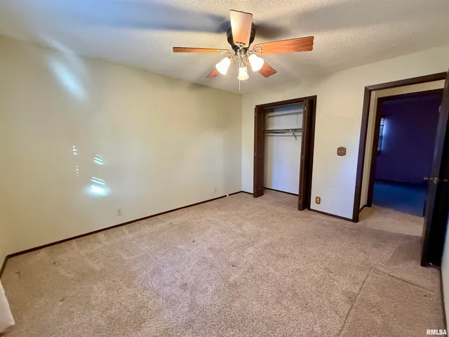 $259,900 | 264 Sunnyview Avenue, Knoxville, IL 61448