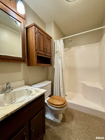 $235,000 | 264 Sunnyview Avenue, Knoxville, IL 61448