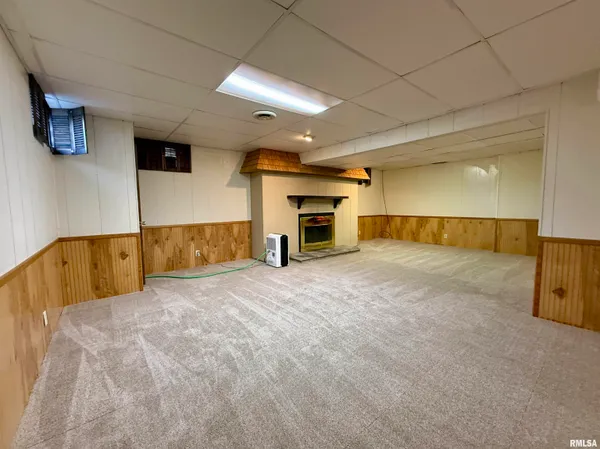 $235,000 | 264 Sunnyview Avenue, Knoxville, IL 61448