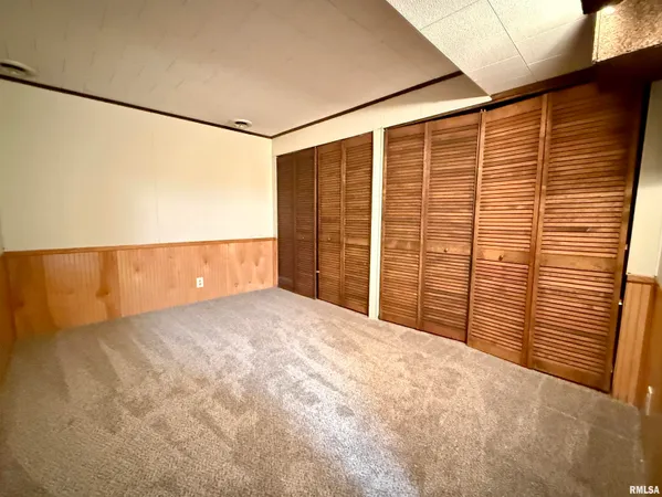 $235,000 | 264 Sunnyview Avenue, Knoxville, IL 61448