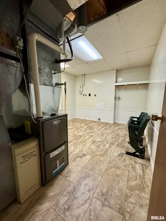 $235,000 | 264 Sunnyview Avenue, Knoxville, IL 61448