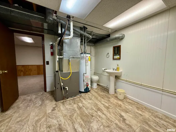 $235,000 | 264 Sunnyview Avenue, Knoxville, IL 61448