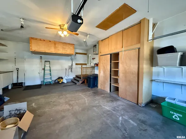 $235,000 | 264 Sunnyview Avenue, Knoxville, IL 61448