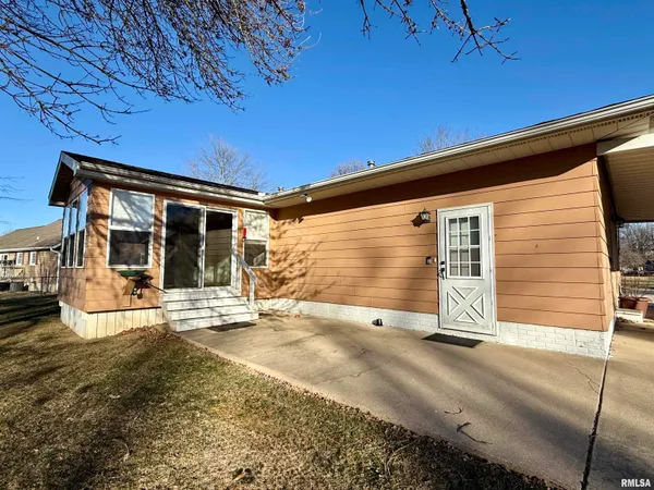 $235,000 | 264 Sunnyview Avenue, Knoxville, IL 61448