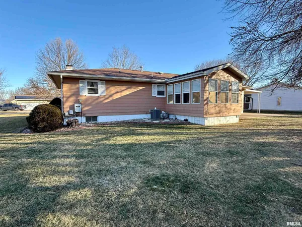$235,000 | 264 Sunnyview Avenue, Knoxville, IL 61448