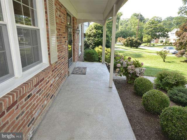 11818 Prestwick Road Potomac, MD 20854 - Photo 2 of 28 Exterior Front