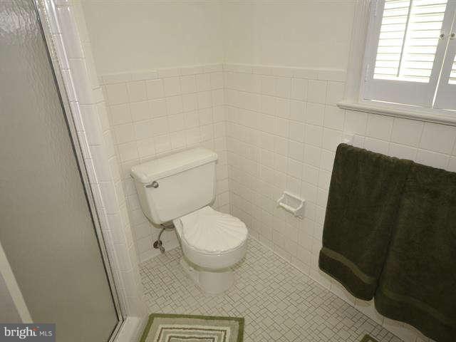 11818 Prestwick Road Potomac, MD 20854 - Photo 15 of 28 Bath Master